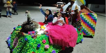 A más de 4.000 metros de altitud, el alumnado de la Escuela Primaria n° 454 "Sargento R. Acosta" del Paso de Jama festejó la llegada de la primavera, en Jujuy.