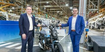 Thomas Owsianski y Pablo Di Si, responsables de Volkswagen en Argentina y América latina, respectivamente, encabezaron los anuncios. (Gentileza Volkswagen)