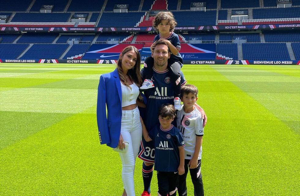 El picado que armó Lionel Messi con sus hijos en el living de su casa