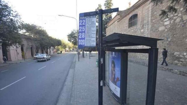 El lunes no habrá transporte de pasajeros, por 24 horas (La Voz).