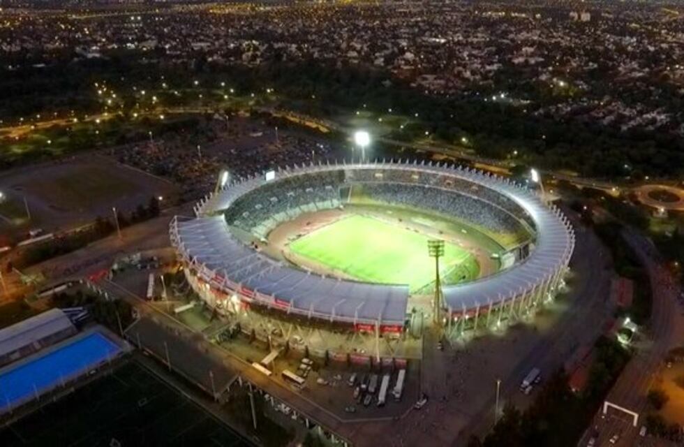 El luminoso homenaje a Diego Maradona en los estadios de Córdoba