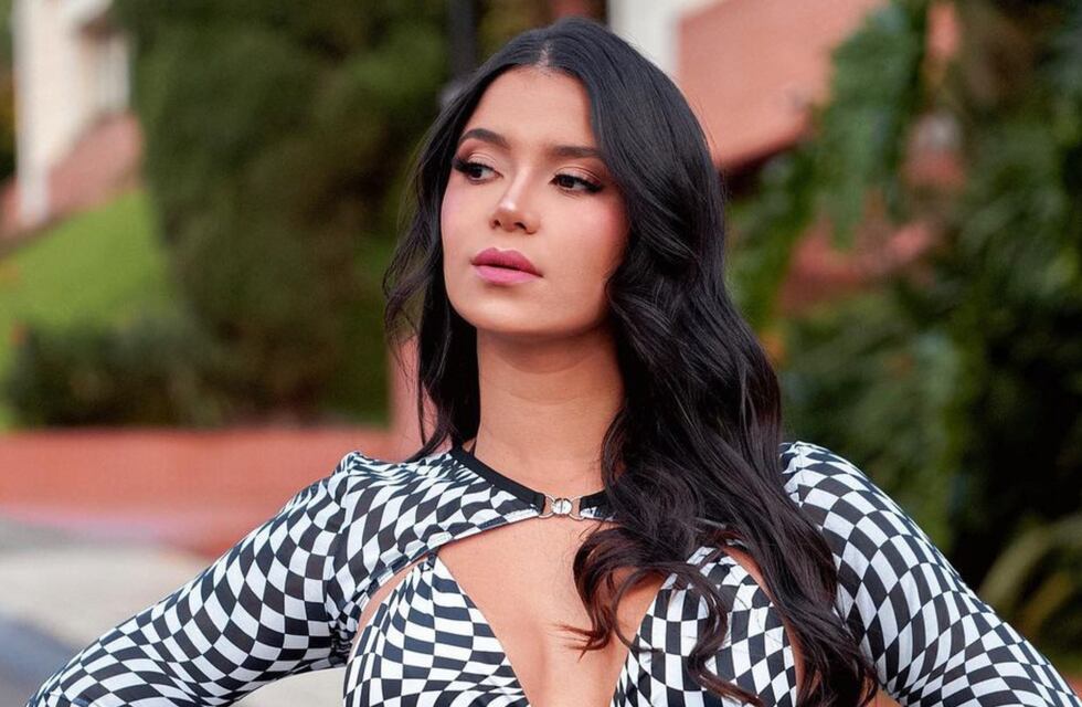 Jenn Muriel consquistó los corazones de sus seguidores con un total black súper canchero