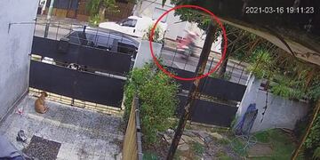 Un repartidor fue atropellado por un motoquero que hacía “willy” y está en coma