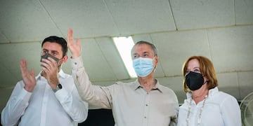 El gobernador Juan Schiaretti y Alejandra Vigo fueron recibidos en Oncativo por el intendente Gastón Ré. (Prensa Hacemos por Córdoba)