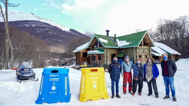 Se entregaron campanas para reciclado de residuos en los centros invernales