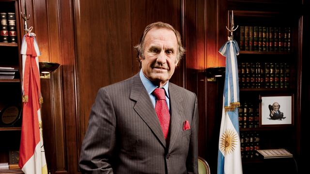 El senador nacional de 79 años lleva diez días bajo tratamiento en un sanatorio privado de la capital provincial.