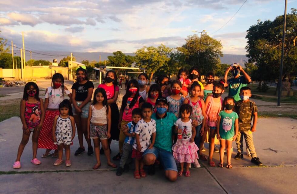 Solidaridad: un joven de 18 años abrió un comedor con su familia y alimenta a más de 200 personas