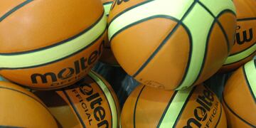 Las pelotas listas para el regreso de las competencias en el básquet local. (La Voz / Archivo)
