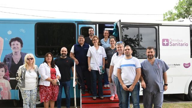 Trabajo en el ómnibus sanitario por el día de la lucha contra el HIV-SIDA