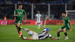 Gol de Federico Girotti, de penal. Y Talleres sigue en la pelea, arriba en la tabla (Facundo Luque / La Voz)