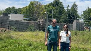 Los concejales Martín Racca y María Paz Caruso en el  barrio Villa Los Álamos