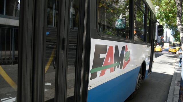 Los usuarios del transporte urbano de Córdoba reclamaron por la falta de frecuencias de FAM. (Ramiro Pereyra / La Voz)
