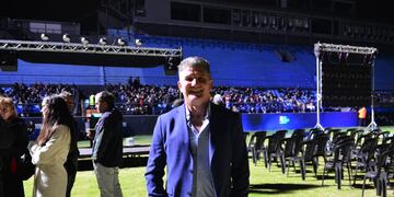 Luis Fabián Artime en la asamblea de Belgrano en el estadio Gigante de Alberdi. (Javier Ferreyra / La Voz)
