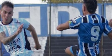 Gianfranco Ferrero en la pelea para que Racing rescatara un punto ante Almagro (Prensa Almagro).