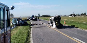 Tres autos colisionaron