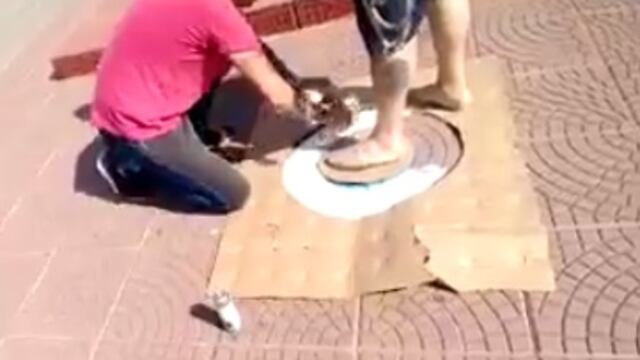 Pintaron sobre un pañuelo blanco la escarapela