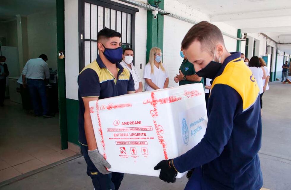 Sputnik V: llegaron seis mil dosis a Tucumán para la segunda aplicación al personal de la salud