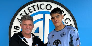 Mariano Troilo y el presidente de Belgrano, Luis Fabián Artime.
