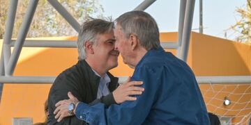 Martín Llaryora y Juan Schiaretti, hombro con hombro y con templanza tras el resultado negativo en Marcos Juárez (Prensa Municipalidad de Córdoba).