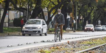 Desde el lunes 1 de febrero, las playas de estacionamiento de la Ciudad de Mendoza deben ofrecer espacios para la guarda de bicicletas.