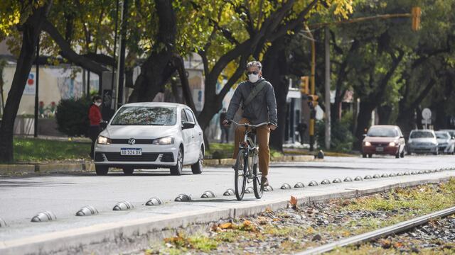 Desde el lunes 1 de febrero, las playas de estacionamiento de la Ciudad de Mendoza deben ofrecer espacios para la guarda de bicicletas.