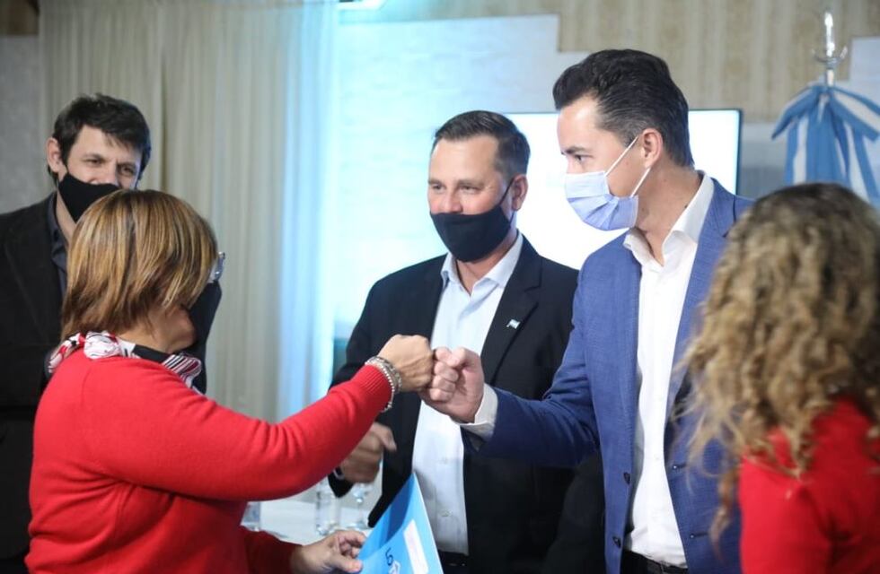 Entrega de terrenos en Colonia Marina