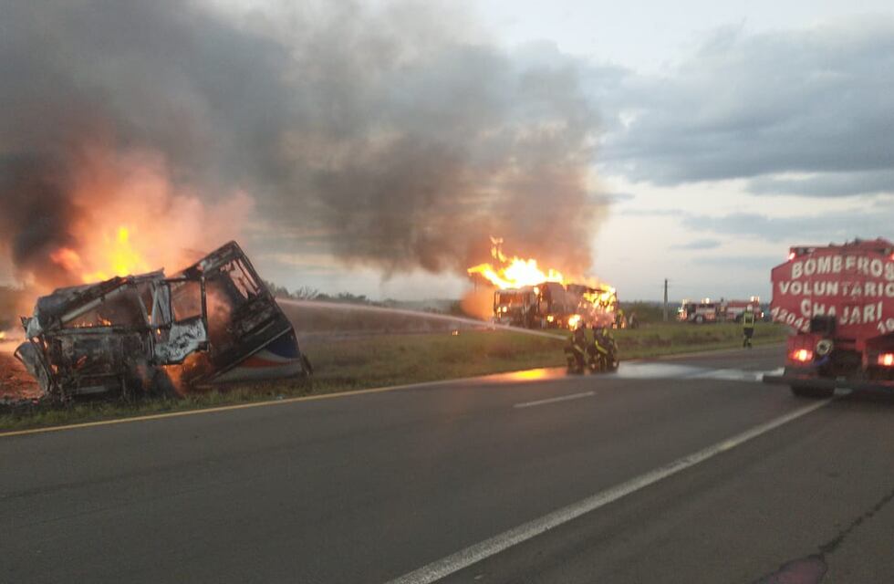 Choque en cadena e incendio en la Autovía Artigas