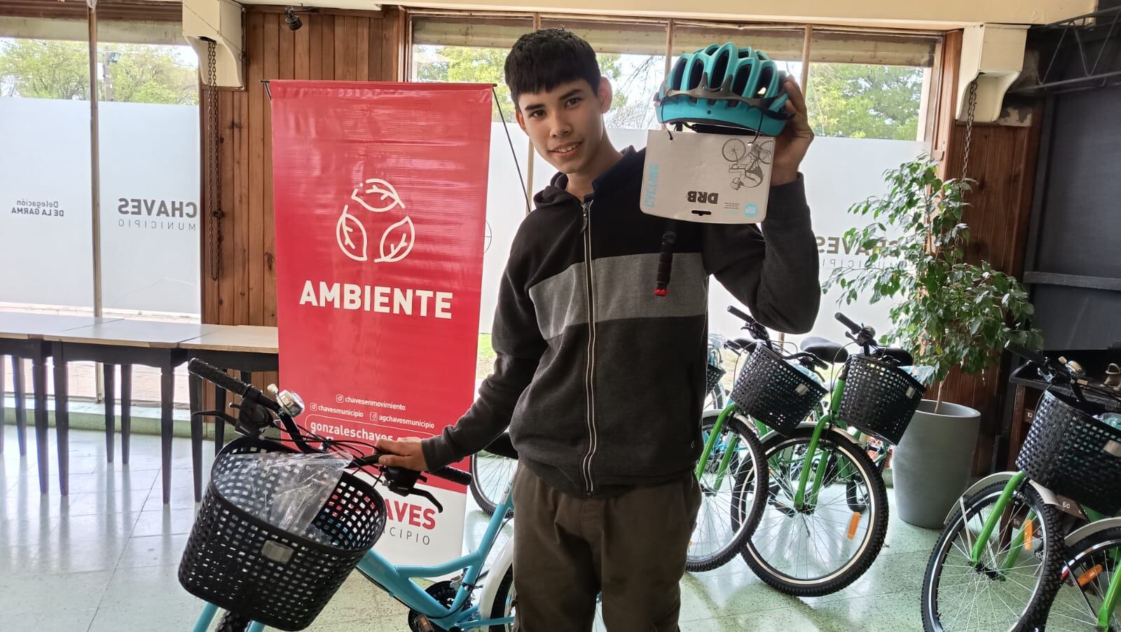 Se entregaron 45 bicicletas a estudiantes del distrito de Gonzales Chaves