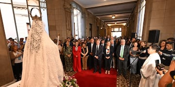 Funcionarios, legisladores y fieles acompañaron el recibimiento encabezado por el gobernador Osvaldo Jaldo.