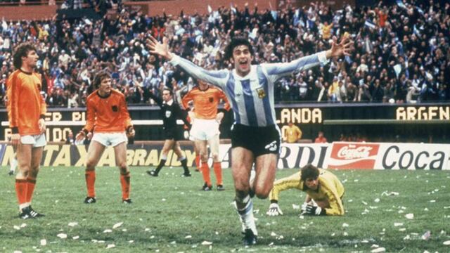 Kempes, el goleador del Mundial 78 fue homenajeado de una particular manera.