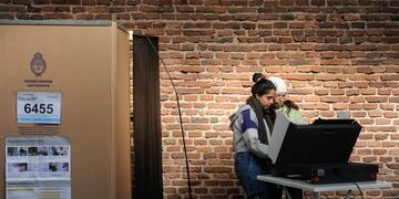 Problemas con el voto electrónico. Foto Federico Lopez Claro