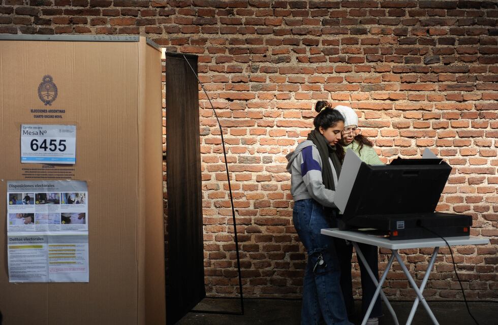 Perlitas de unas PASO complicadas: las dos horas de Bregman, los ocho votos de Bullrich y las cuatro máquinas de Manes