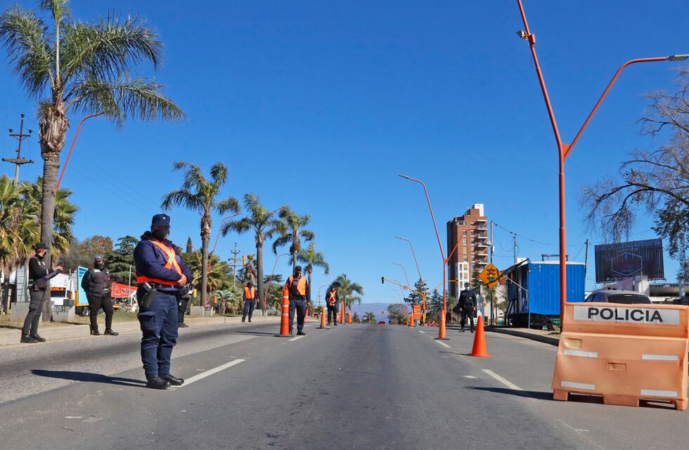 Fin de semana con reuniones “no permitidas” y hasta con partido de fútbol en Carlos Paz