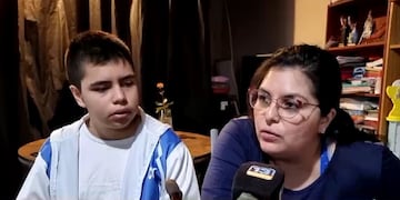 Él es Nicolás Ramírez, el pequeño de 12 años que padece hipoplasia radial bilateral.