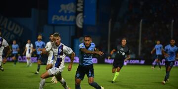 El peruano Reyna, titular en un Belgrano que busca su primer triunfo ante Godoy Cruz (Nicolás Bravo / La Voz)