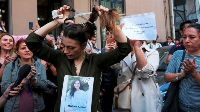 Algunas de las mujeres en las manifestaciones de Irán.