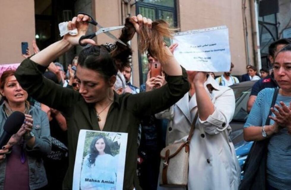 Buscan establecer la “República de Irán”: intelectuales y activistas luchan por un Estado laico que proteja a la mujer