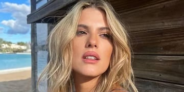 María del Cerro lució en elegante vestido super escotado y se adelanta a la primavera
