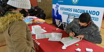 El Ministerio de Salud informó que hasta el día de la fecha en Mendoza se registraron 144.521 casos positivos de Covid-19. Orlando Pelichotti /Los Andes