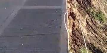 Nuevos derrumbes en la Costanera de Puerto Piray.
