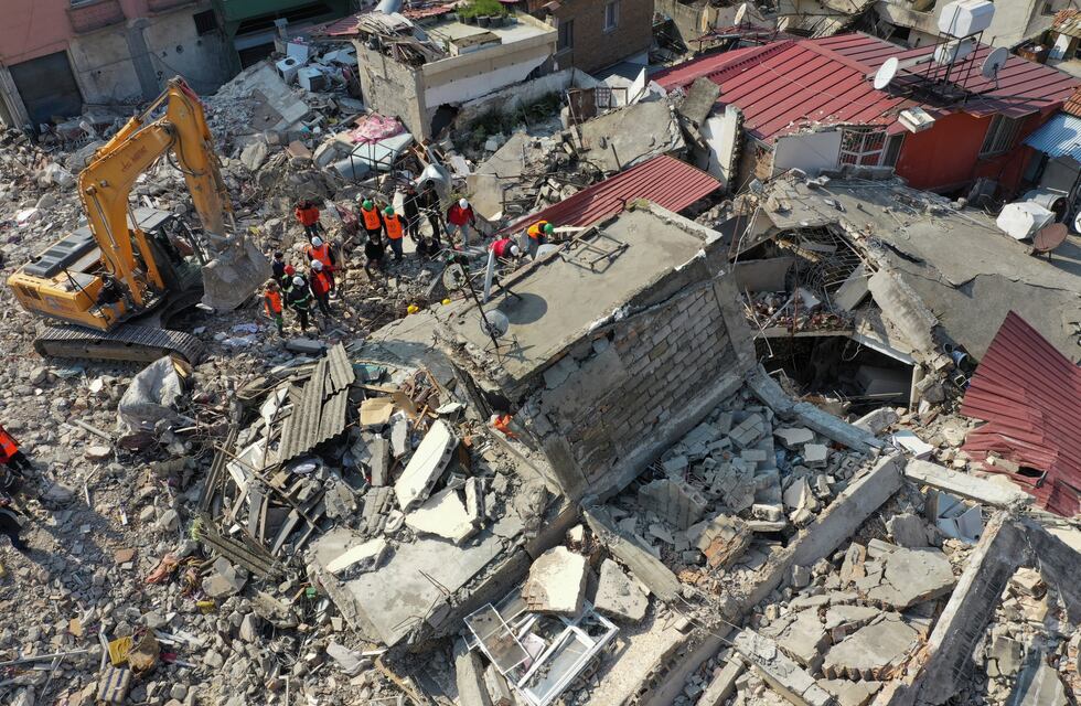 A seis días del sismo, el balance de víctimas fatales se eleva a más de 33 mil personas