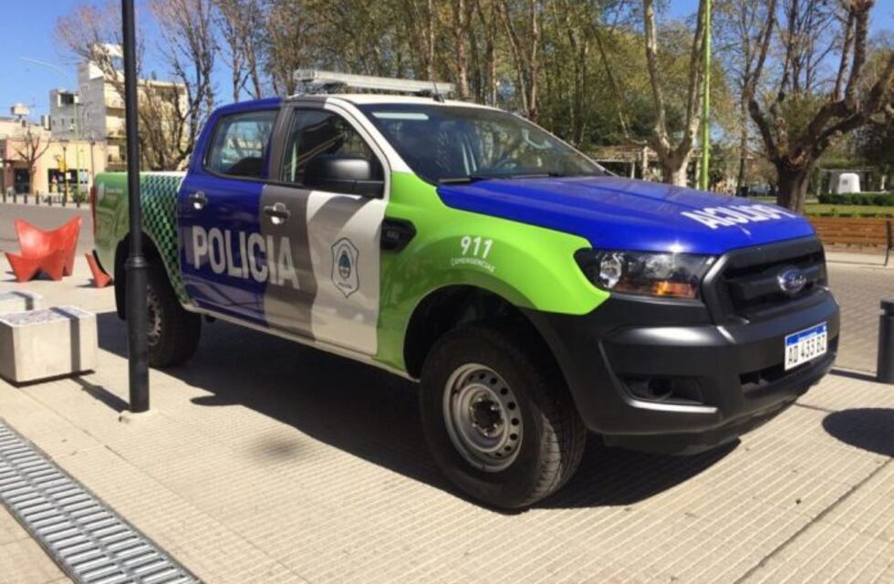 Quiso robar una casa y cuando salió huyendo, quedó enganchado en la reja