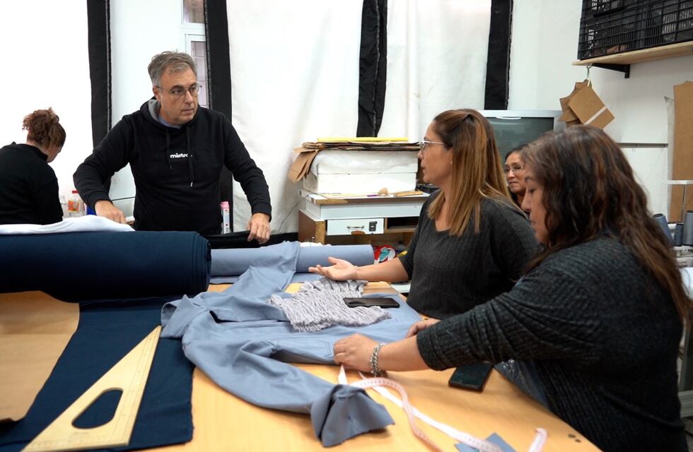 Luis Castellano visitó uno de los talleres de “Oreja de Negra”