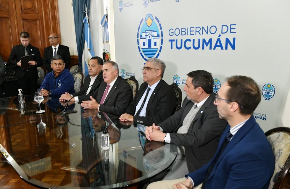 Jaldo firmó el séptimo aumento salarial en salud y garantizó estabilidad laboral