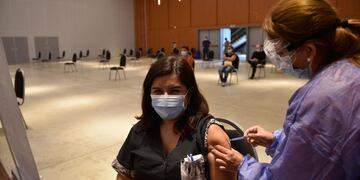 En el cierre de una semana con cifras en aumento, el viernes trajo alivio.