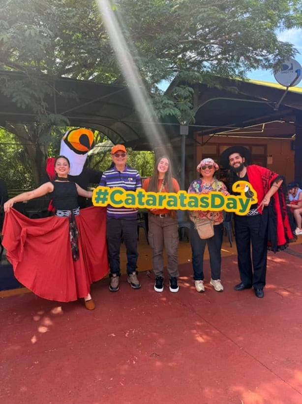 Puerto Iguazú celebró el #CataratasDay con música, cultura y espíritu emprendedor.