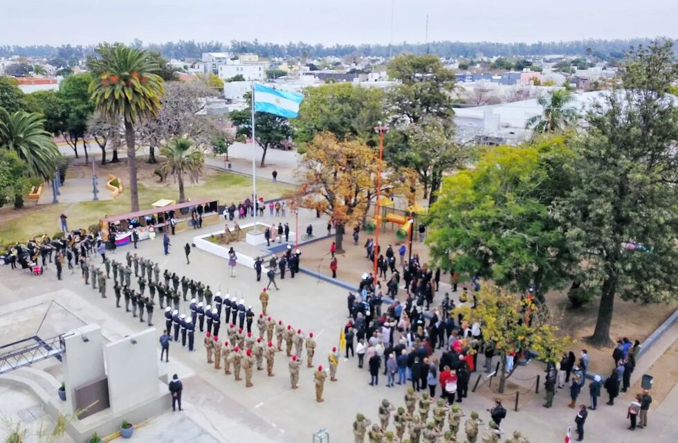 Se realizó el Acto y Desfile por la Revolución de Mayo en Arroyito