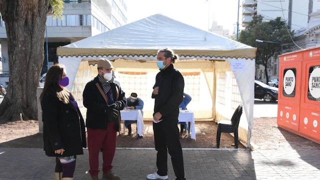 Ya funciona la carpa para realizar testeos a personas asintomáticas de coronavirus. Se realiza un hisopado de PCR