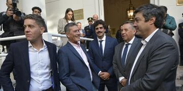 El senador del PJ se descompensó poco antes del inicio del discurso del gobernador.