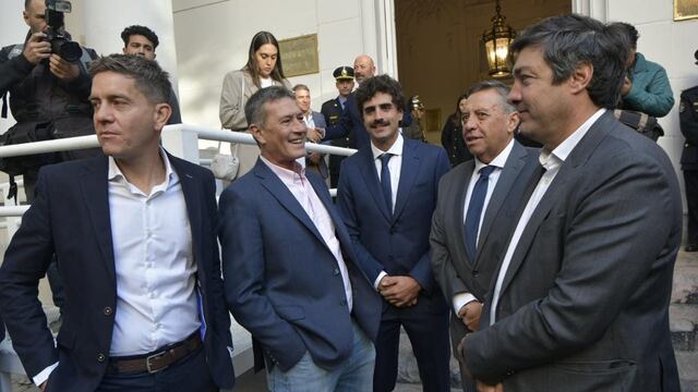 El senador del PJ se descompensó poco antes del inicio del discurso del gobernador.